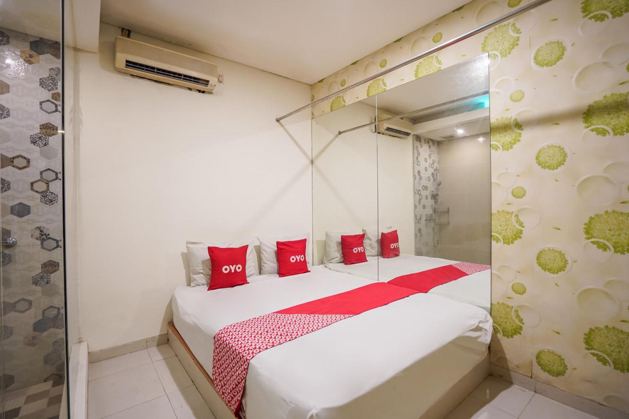 Super Oyo Capital O 92633 Spring Hotel Gubeng Surabaya Buitenkant foto