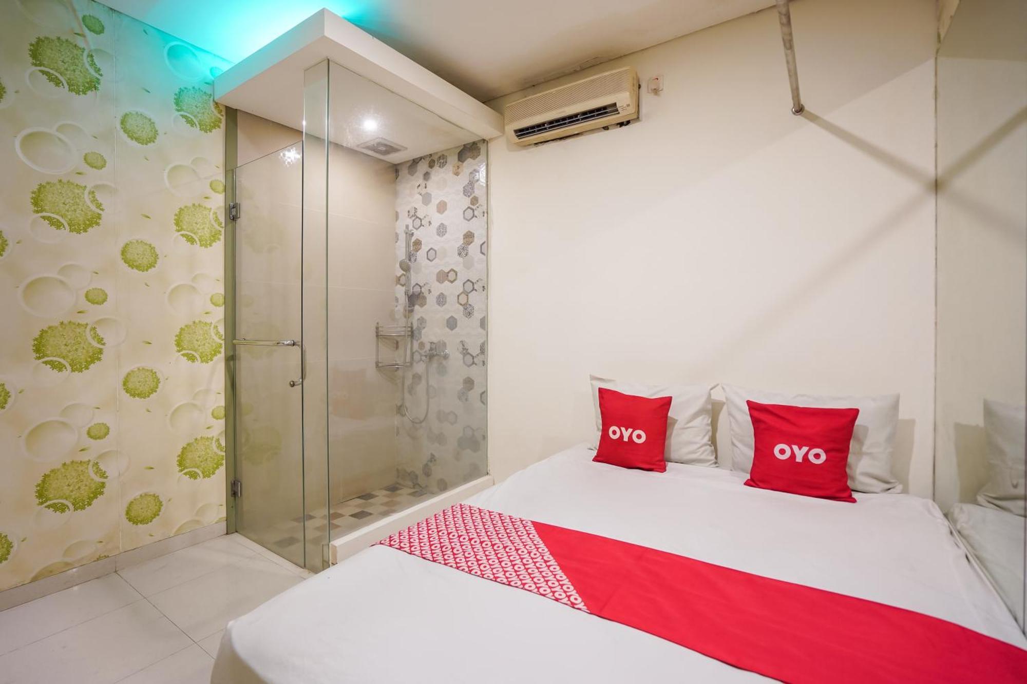 Super Oyo Capital O 92633 Spring Hotel Gubeng Surabaya Buitenkant foto